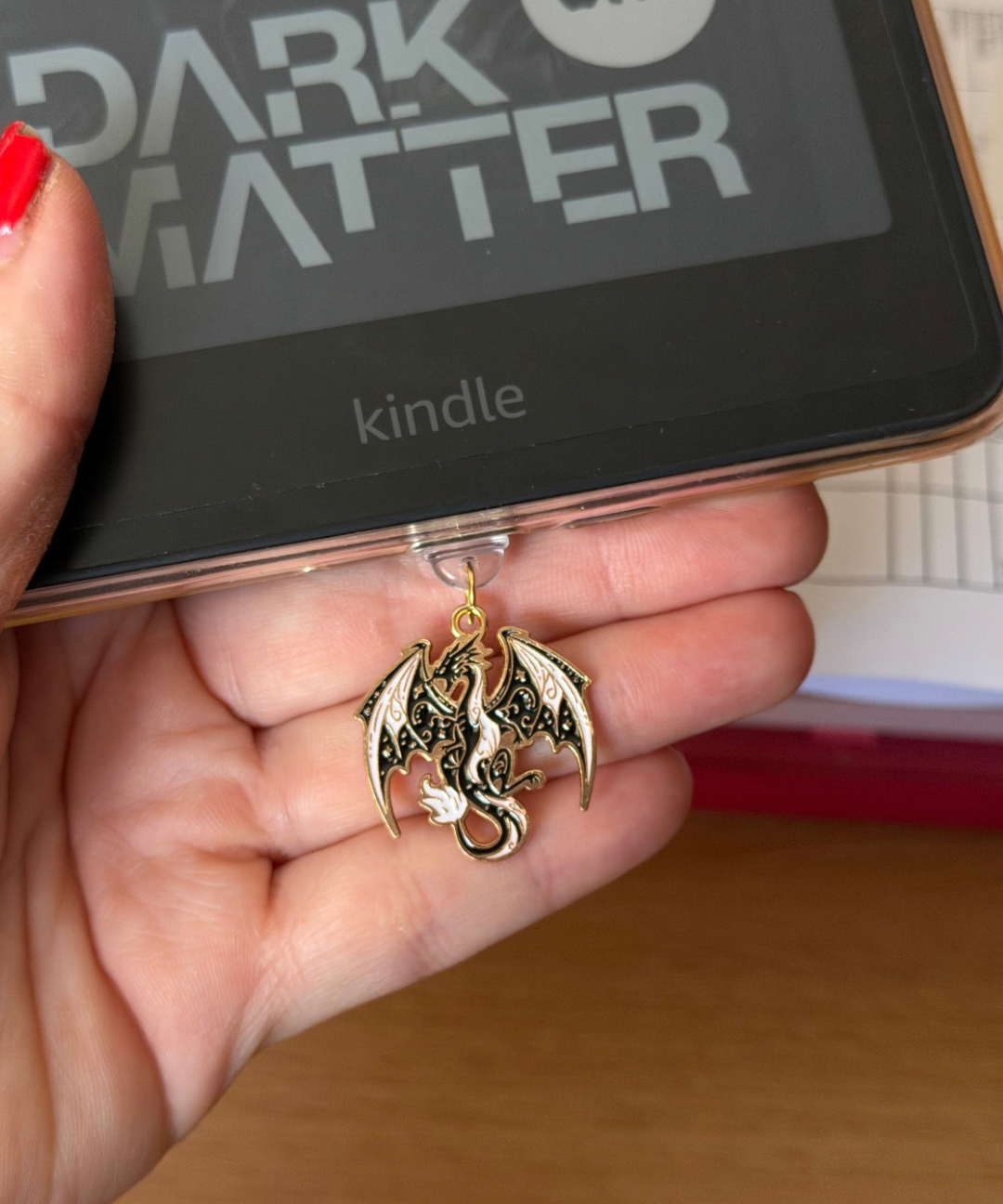 charm & charge e-reader charm - dragons